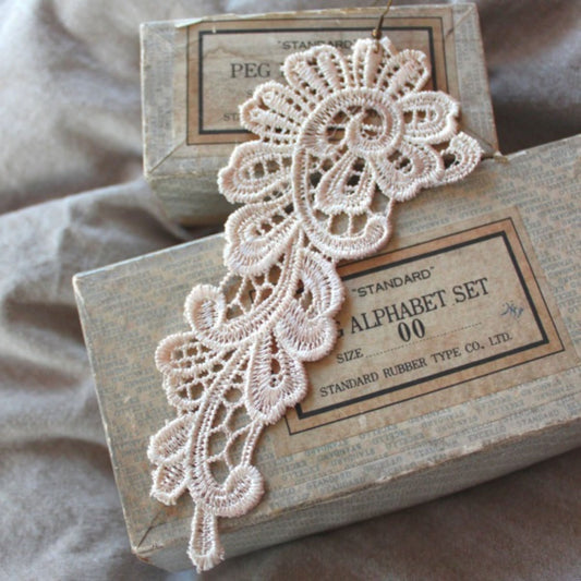 Norwegian Wood Lace Earrings in Ecru