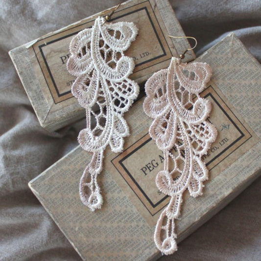 Vineyard Wedding Lace Earrings in Ecru