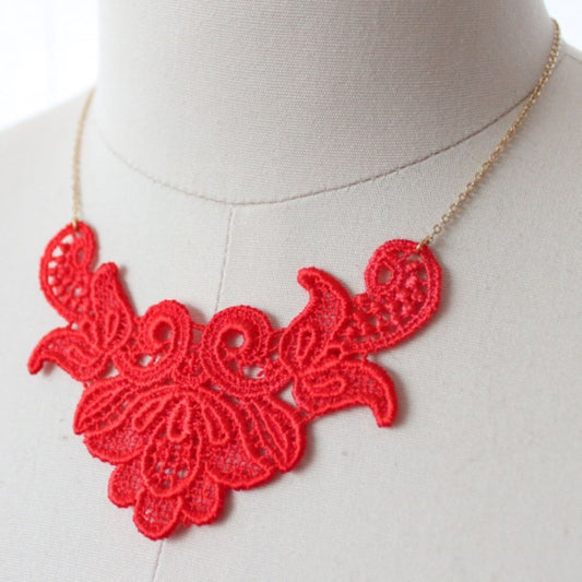 La Fleur Necklace in Coral Lace