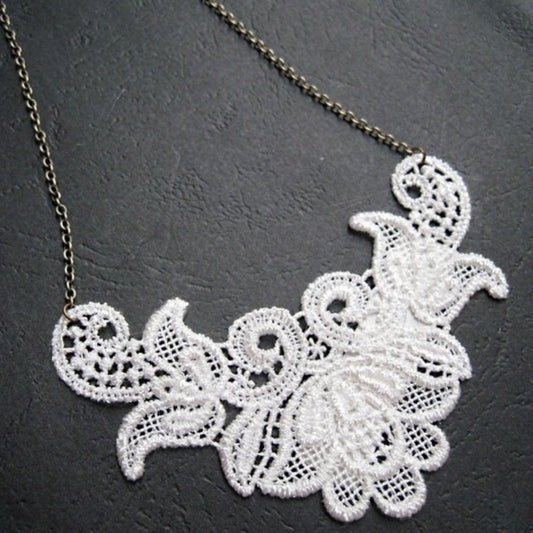La Fleur Necklace in White Lace