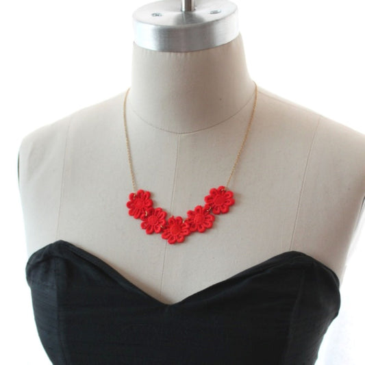 Daisies Necklace in Coral Lace