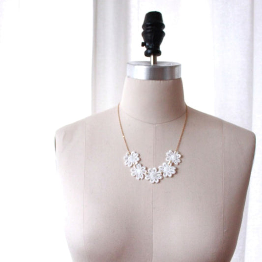 Daisies Necklace in White Lace