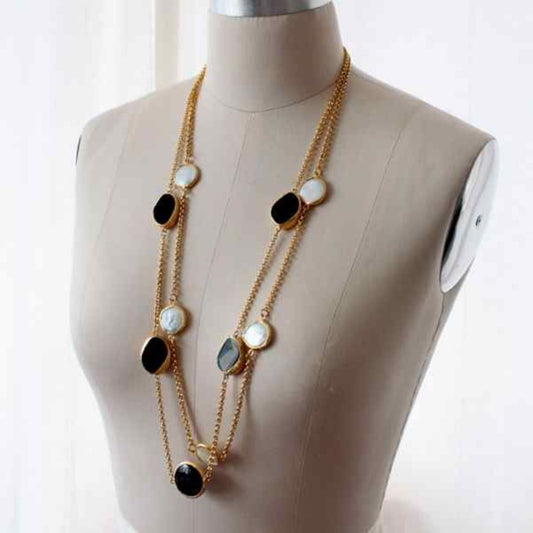 Dark Horse Necklace in Black