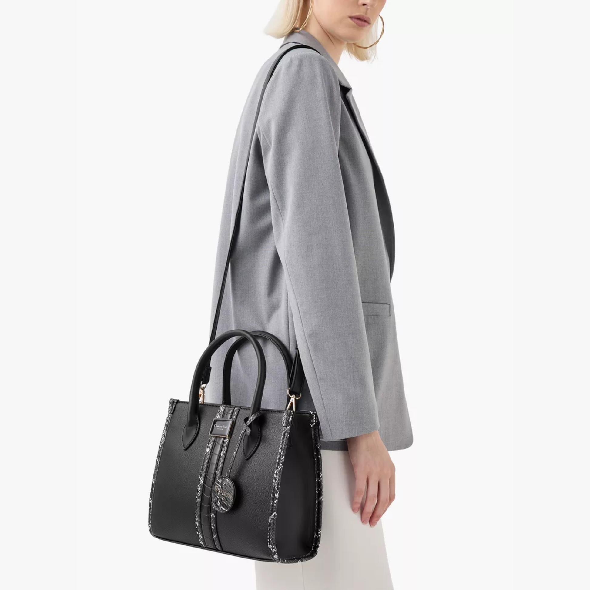 Discover our premium black tote handbag with a sleek structured design, detachable strap, and chic charm—perfect for work, travel, or everyday elegance.