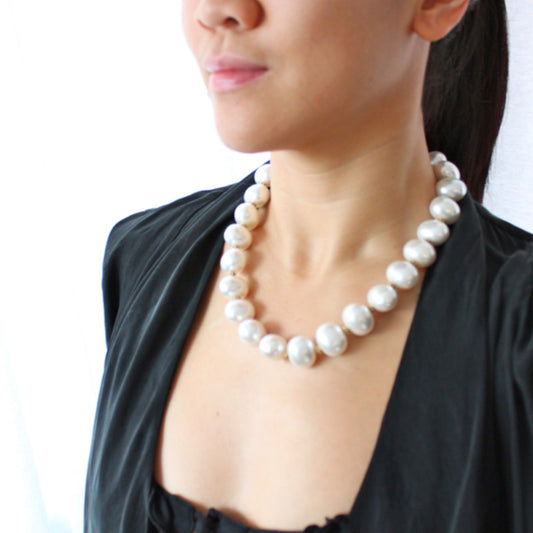 Cocoon Pearl Necklace in Natural