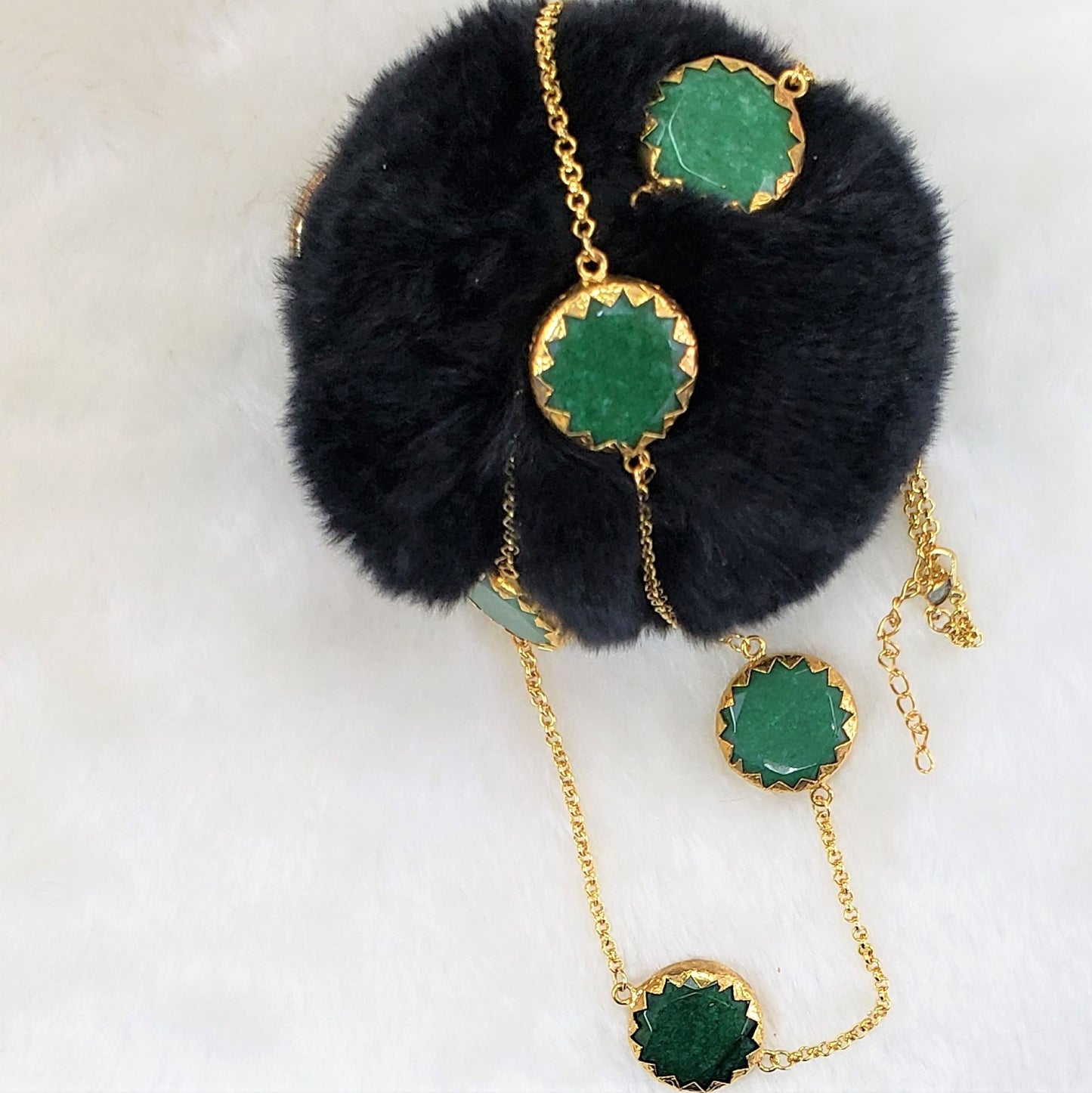 Kalung Dewi Bulan dalam Aventurine Hijau