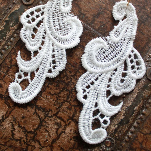 Marie Lace Earrings in White