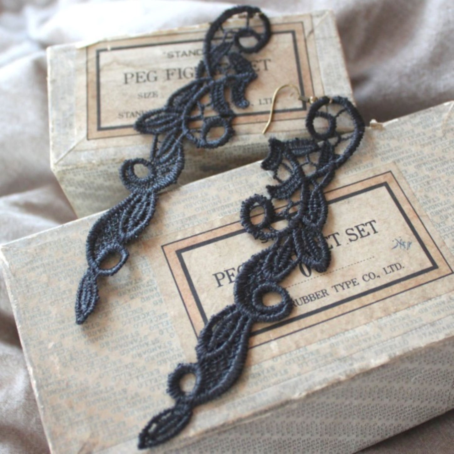 Long Vines Lace Earrings in Ecru