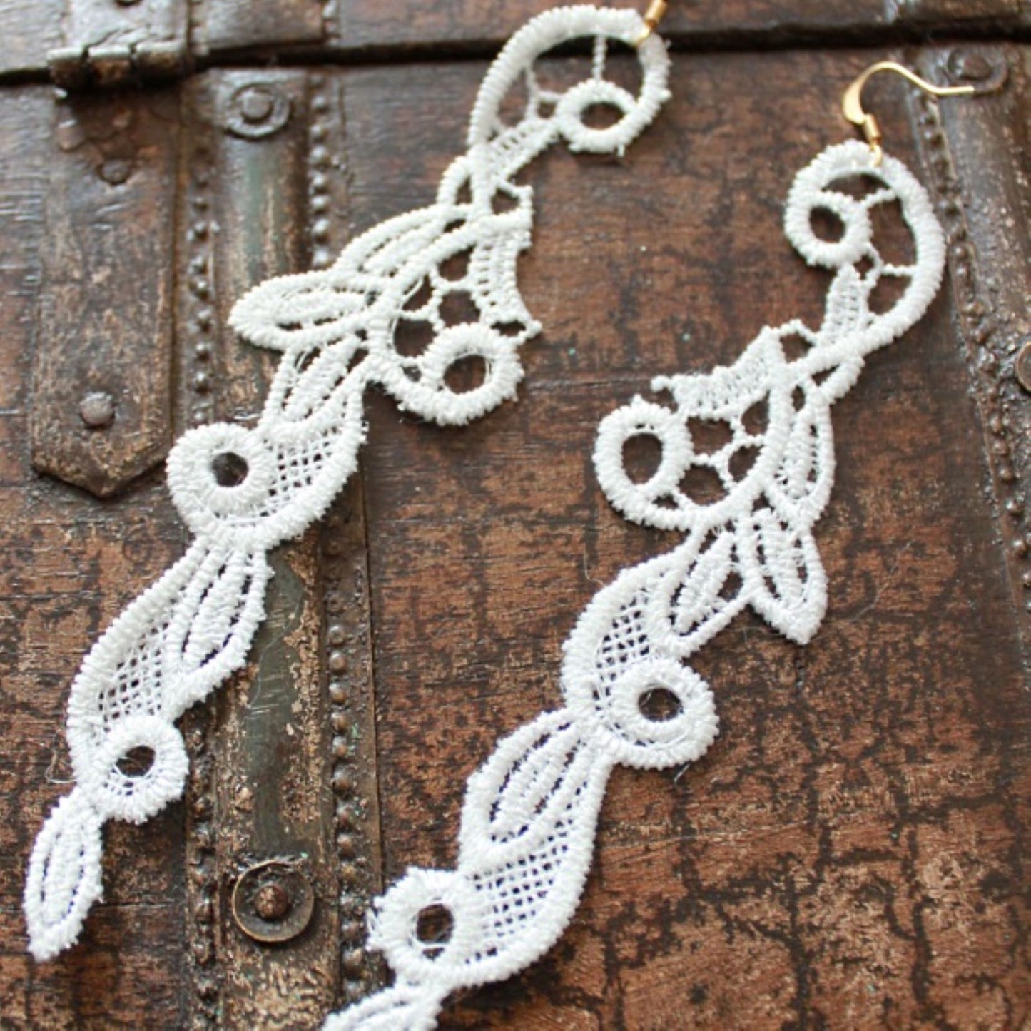 Long Vines Lace Earrings in Ecru