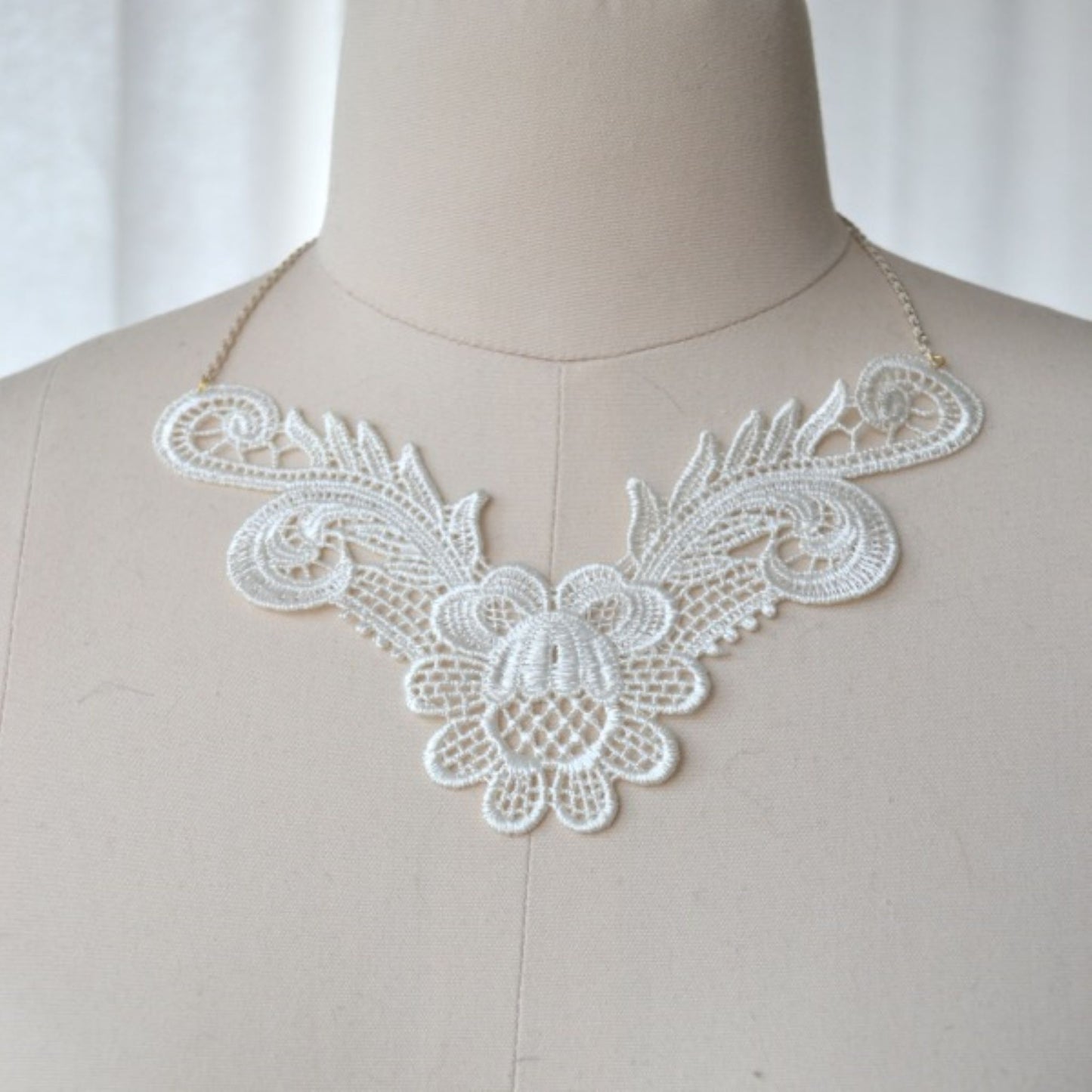 Flora Lace Necklace