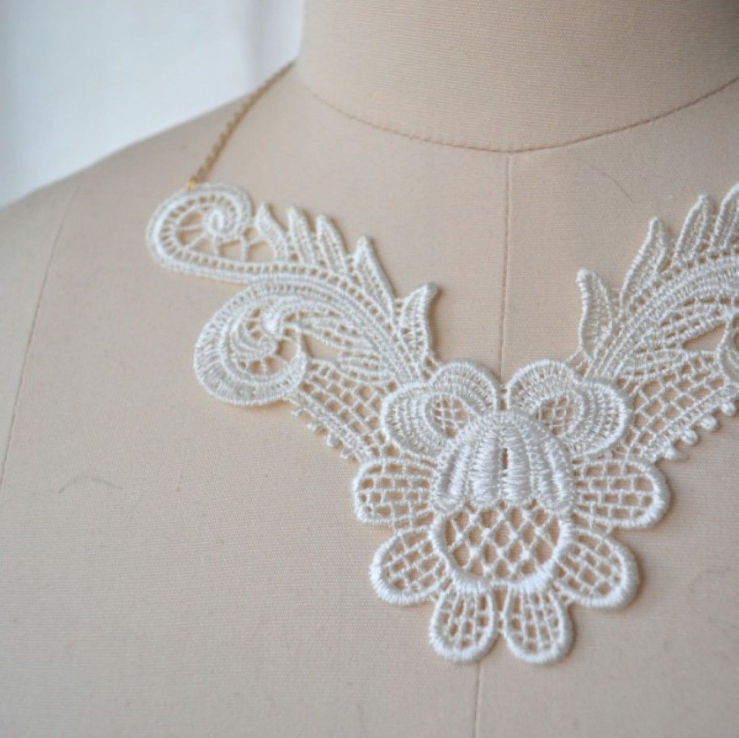 Flora Lace Necklace