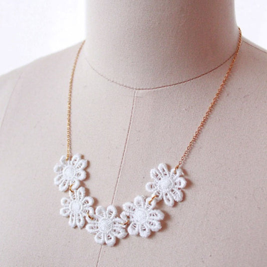 Daisies Necklace in White Lace